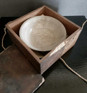 【本物保証！】朝鮮古美術　朝鮮古陶磁器　李朝　花三島　茶碗　伝世時代箱付き