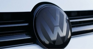 VW フォルクスワーゲン ゴルフ7.5 フロントエンブレム カバー ブラック 鏡面 被せタイプ MK7.5 GTI
