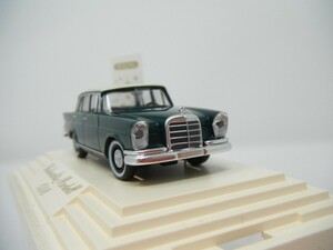 ■ WIKING　バイキング『1:87 Mercedes Benz 220 T グリーン×白 メルセデスベンツ ミニカー』激レア。