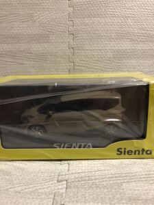 1/30 トヨタ 新型シエンタ Sienta 後期　非売品 カラーサンプル ミニカー　ベージュ