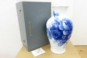 07081 tree 405-224 "hu" pot OKURA CHINA Ookura Touen blue rose vase flower vase flower base ornament decoration interior blue and white ceramics white porcelain ceramics and porcelain 100