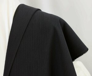 ●訳有・日本製「クラレ」のレア物・デザイナーズ系デザインの生地・おまけに通気性に優れていてシワに強い・黒縦織柄・長さ3.0m