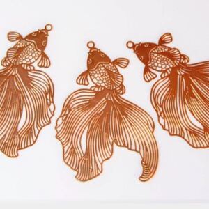 金魚パーツ 薄い メタルパーツパーツ 金魚モチーフ フィッシュ 透かしチャーム ハンドメイド パーツ ピアス イヤリング 魚