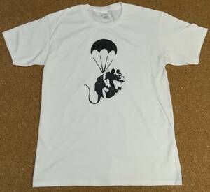 BANKSY・バンクシー・パラシュート・ねずみ・Tシャツ・白・XL