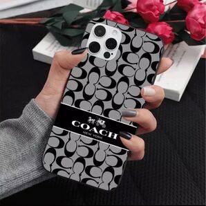 新品未使用 iPhone13用 シリコンケース グレー&ブラック 高級 柄