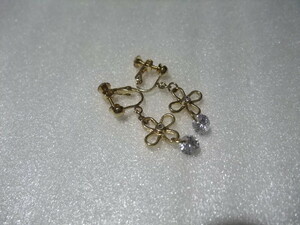  diamond manner rhinestone earrings flower motif 