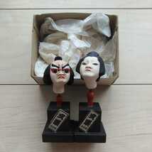 ■人形浄瑠璃郷土玩具『文樂人形』箱入り男女一対。京都百寶堂製作。嵩12～13㎝。全体で200Gram。◎双方顔面に汚れ有り。_画像3