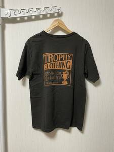 美品☆[TROPHY CLOTHING] バックロゴ クルーネックTシャツ カットソー XL 42/44 チャコール トロフィークロージング