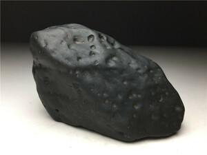 隕石・磁石にくっつく・コンドライト・原石　ロシア　　重さ1732ｇ