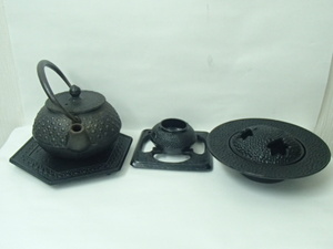 #46545【保管品】南部鉄器 鉄瓶 急須 茶道具 南部鉄瓶 岩鋳 茶器 和食器 その他 画像のセットで 約1850g