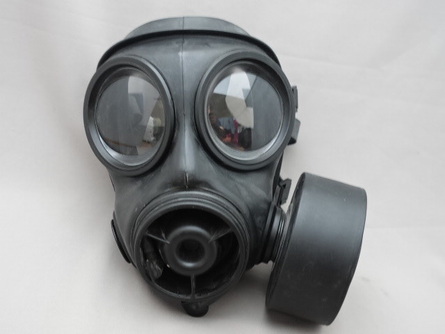 当店特別価格 実物　1988年AVON製　S10ガスマスク 個人装備