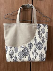 ハンドメイド リーフ柄のくったりトートバッグ