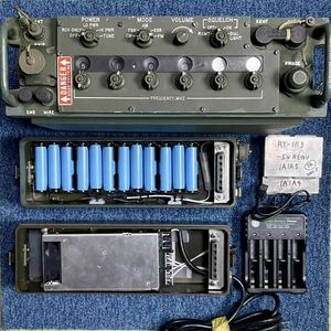 軍用無線機 AN/PRC-70 1983年製 動作品　バッテリー、電源セット