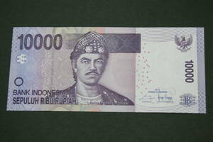 【インドネシア】　１００００ルピア★紙幣　2015年　外国紙幣