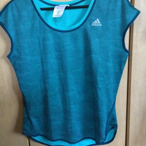 adidas半袖シャツ