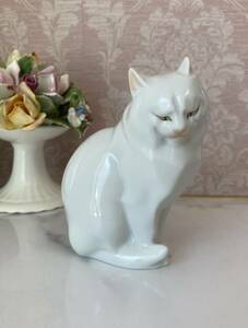 〈送料込〉ヘレンド キャットフィギュリン 白猫　フィギュア Herend 陶器置物 猫 ネコ キャット cat figurine 磁器置物 猫の置物 ねこ