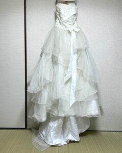 おまけ付きウエディングドレス 中古　綺麗可愛い(ウエディンググローブとウエディングアクセサリーのオマケ2000円以上付き)コスプレ