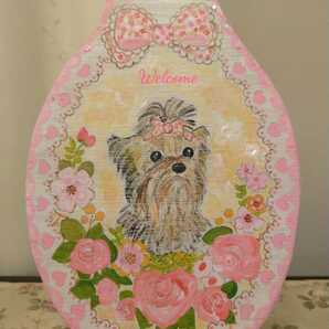 ヨークシャーテリア ヨーキー犬ペット似顔絵 ピンク花柄リボン薔薇リーストールペイントハンドメイド 表札プレゼントに！