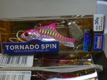 TORNADO SPIN 30gx4 PINK　激レア！　トルネードスピン レーザーピンクバック　箱入り 未開封 4個セット　ブレードは シェル貼り アワビ_画像3