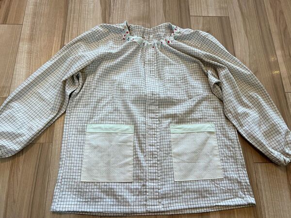 ●ハンドメイド●ワイシャツリメイクスモック 図工*習字 小学校 チェック柄 長袖 ベージュ