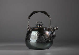 時代 純銀製 蔵六造 龍紋図彫 獣口湯沸 工芸品 古美術品 銀瓶 煎茶道具 重さ771ｇ