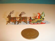 ミニチュアサイズ　トナカイのソリに乗ったクリスマスサンタさん　アンチモニー製_画像2