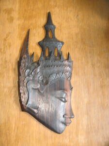 木彫り バリ島 女性顔　壁掛け　 ローズウッド無垢材 縦約２６cm 厚さ1.8cm 手彫り　ヴィンテージバリ