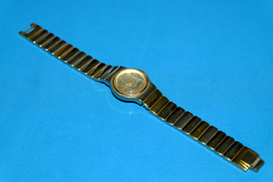 Kansai quartz type wristwatch 