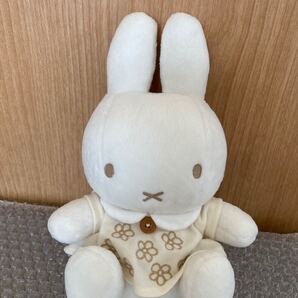 ホワイトミッフィーぬいぐるみ