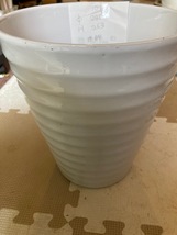  【ここだけのこの安値】白い陶器製の植木鉢　２点セットで７００円_画像2