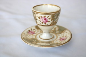 ■ Crown Pottery 1840'sのアンティーク手描きエッグカップ B ■