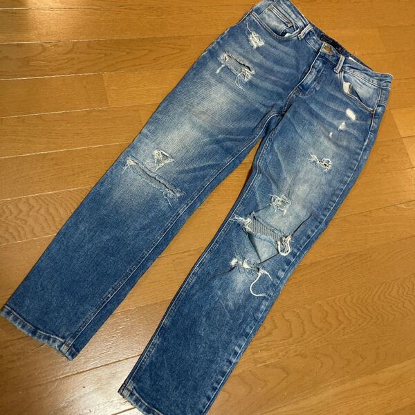ZARA ダメージデニムパンツ
