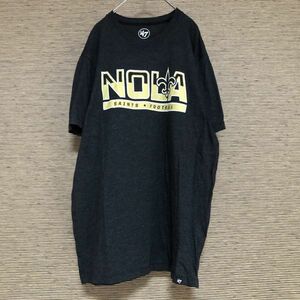 47　半袖Tシャツ　ニューオーリンズセインツ　アメフト　デカロゴ　NFL NOLA”　アメリカンフットボール　アースカラー　ビッグロゴ