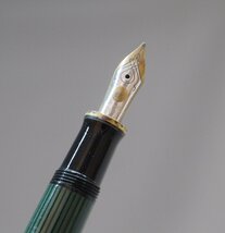 訳有品・保管品 Pelikan ペリカン 万年筆 吸入式 SOUVERAN GERMANY スーベレーン 14C-585 M グリーン×ブラック×ゴールド ネーム刻印あり_画像4