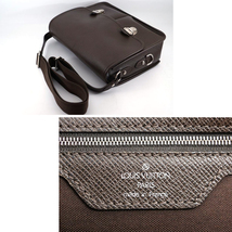 【美品】Louis Vuitton タイガ アレクセイ ショルダーバッグ グリズリ 茶色 鞄 メッセンジャー TAIGA BAG メンズ レディース M32478_画像10