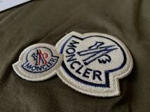 ☆新品未使用 MONCLER モンクレール ダブルワッペン Tシャツ ポロシャツ パーカー スウェット トレーナー サイズM カーキ 国内正規品☆_画像2