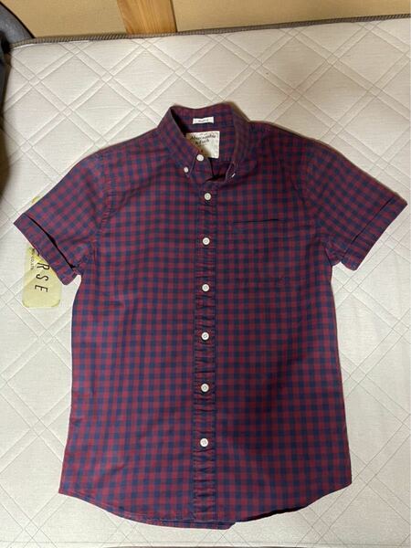 【ファッションクーポン利用で200円オフ】Abercrombie&Fitcn 半袖シャツ　Sサイズ