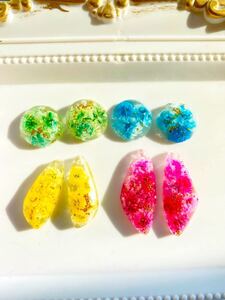109 ハンドメイドパーツ レジンパーツ カラフル押し花イヤリングピアス 穴あきパーツ