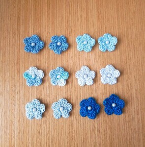 ハンドメイド手編み　ブルー系ビーズ付きフラワー　モチーフ　12枚セット