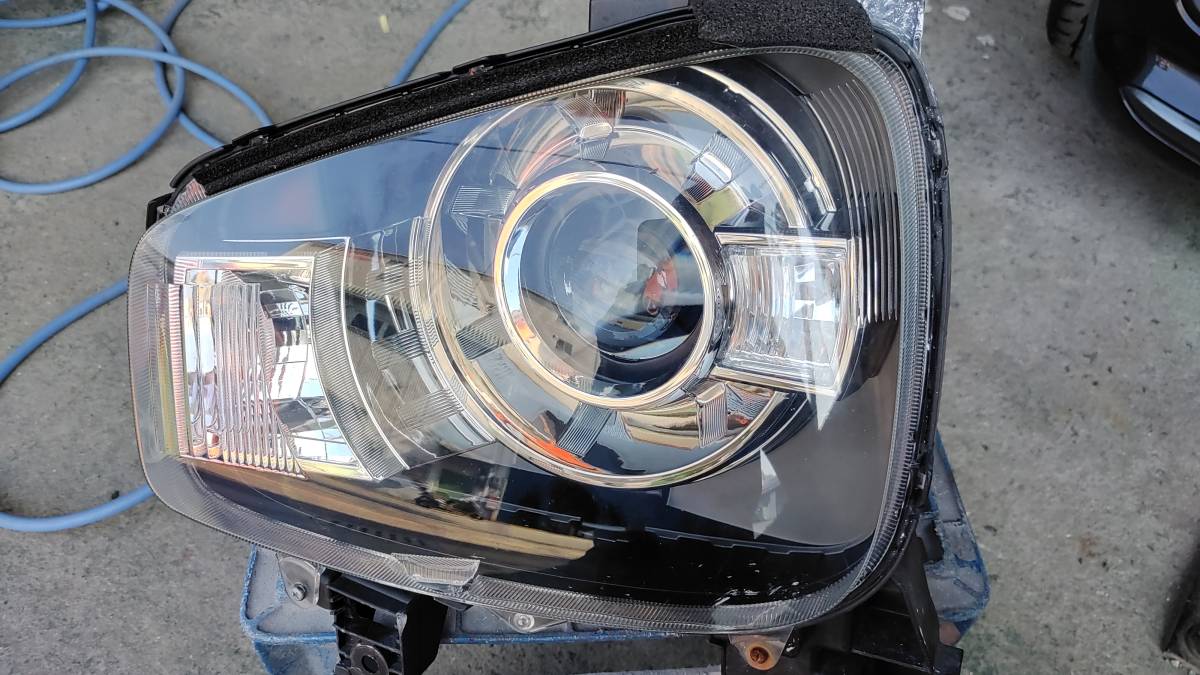 正規店仕入れの ヘッドライト W6322 純正 新型 STANLEY アルト HA37S