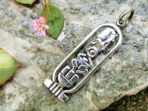 ☆新品☆古代エジプト象形文字 カルトゥーシュ シルバーペンダントトップ ④ Mサイズ ヒエログリフ チャーム