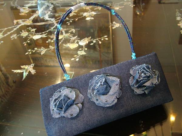 ハンドバッグ デニム ビーズ 花 フラワー バック カジュアル 新品 青 水色