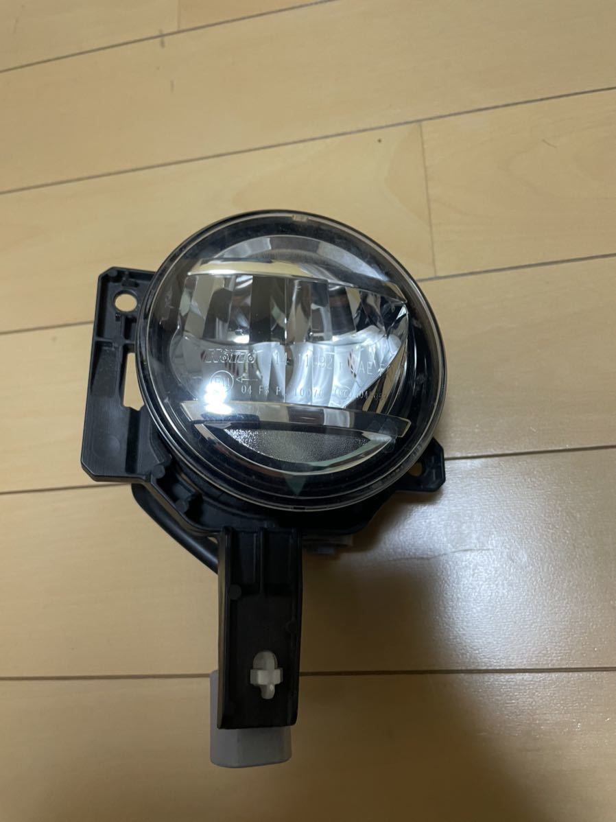 新作SALEセール30%OFF パッソ700/710純正フォグランプガーニッシュ+