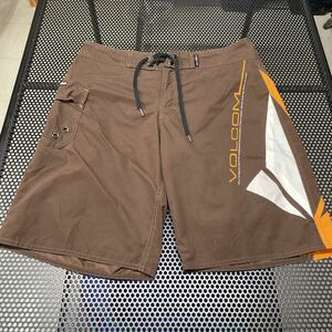 ボルコム volcom インナーなし 海パン スイムパンツ ブラウン 茶色 34インチ表記ショートパンツ ハーフパンツ サーフパンツ