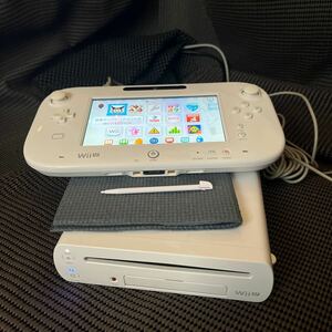Wii U 32GB 332.387 本体とゲームパットのみ　