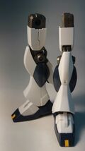 HGUC 1/144 ニューガンダム (機動戦士ガンダム 逆襲のシャア)　脚部　ガンプラ 完成品 ジャンク_画像1