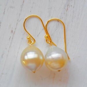  White Butterfly pearl south . pearl SV earrings 