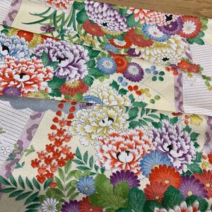 239 着物 ハギレ 正絹 雲取り四季花金彩模様 身頃半分ハギレ37×150