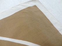 CHANEL シャネル イタリア製 シルク 100％ ブラウン ホワイト 2トーン カラー 総柄 スクエア スカーフ ショール リボン 柄 アクセサリー 色_画像7