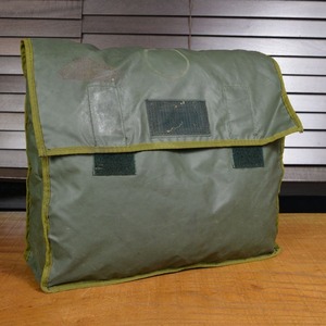  Sweden army discharge goods vinyl made medical bag [ average under goods ] shoulder bag me Dick bag biniruEMS first-aid .